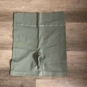 Storm- butt lifting evolve shorts